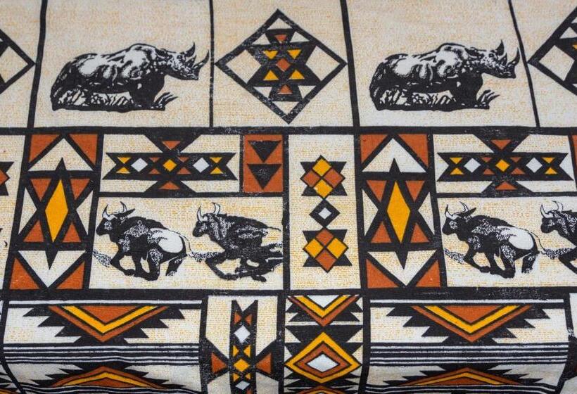 اتاق لوکس سه تخته, Dutchess Hotel And Restaurant