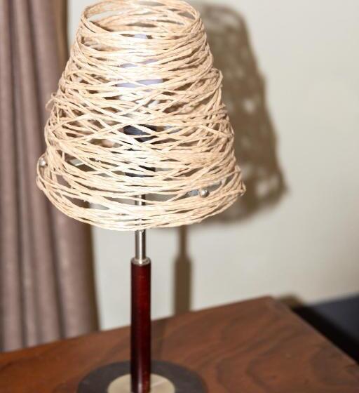 اتاق لوکس سه تخته, Dutchess Hotel And Restaurant