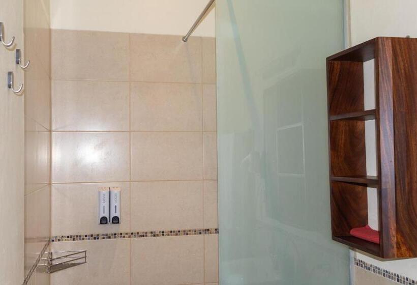 سوئیت با بالکن, Dutchess Hotel And Restaurant