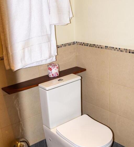 سوئیت با بالکن, Dutchess Hotel And Restaurant