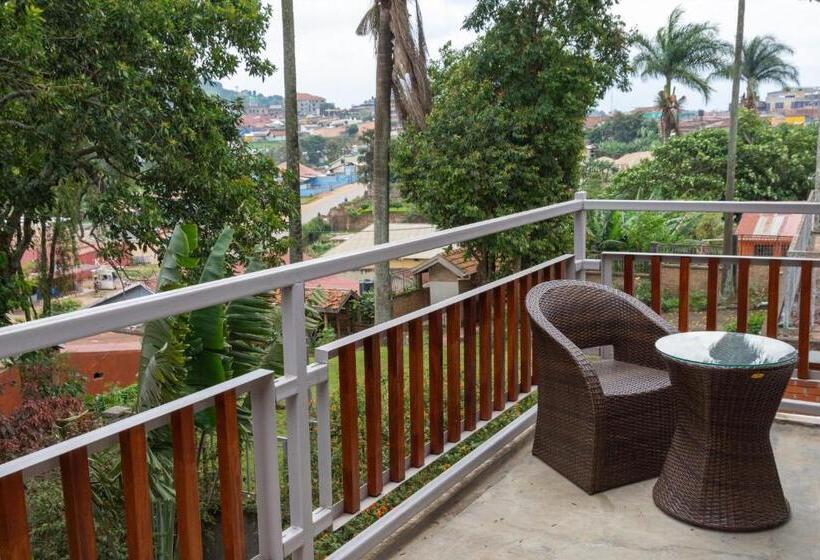 سوئیت با بالکن, Dutchess Hotel And Restaurant