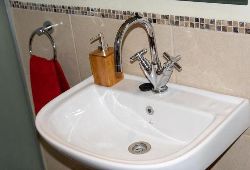 سوئیت با بالکن, Dutchess Hotel And Restaurant