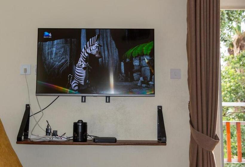 سوئیت با بالکن, Dutchess Hotel And Restaurant