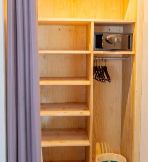 سوئیت با بالکن, Dutchess Hotel And Restaurant