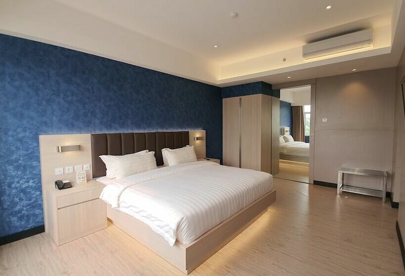 주니어 스위트, Classie