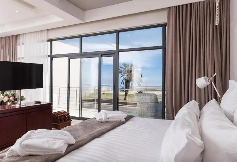 Superior room with lake view, Flamingo Villas Boutique
