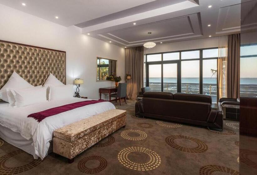 Suite with lake view, Flamingo Villas Boutique