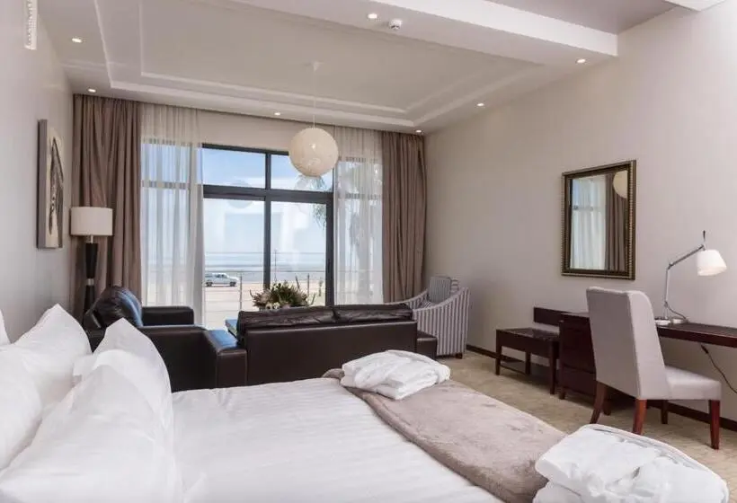 اتاق لوکس با چشم‌انداز دریاچه, Flamingo Villas Boutique