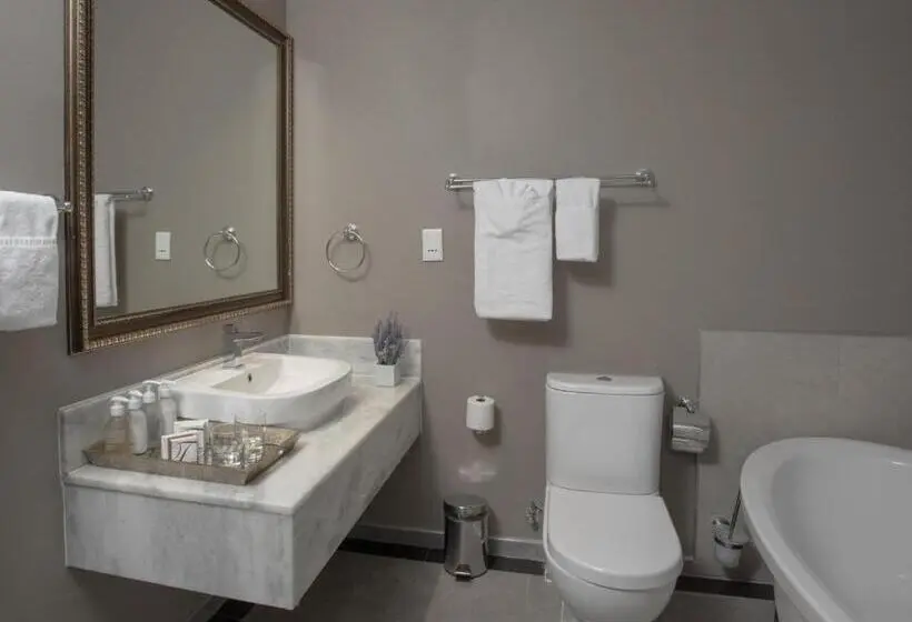 اتاق لوکس با چشم‌انداز دریاچه, Flamingo Villas Boutique