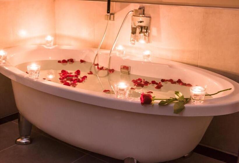 اتاق لوکس با چشمانداز دریاچه, Flamingo Villas Boutique