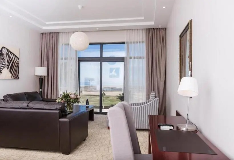 اتاق لوکس با چشم‌انداز دریاچه, Flamingo Villas Boutique