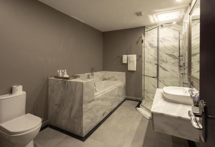 Suite with lake view, Flamingo Villas Boutique