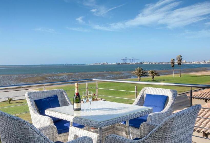 Suite with lake view, Flamingo Villas Boutique