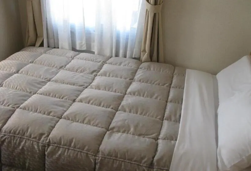 Basis Zimmer Doppelbett, Mito Riverside