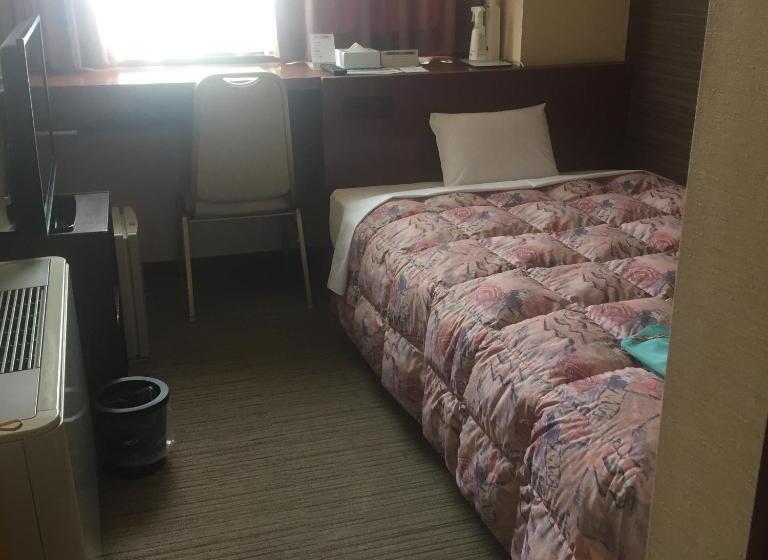 标准单人间, Niihama Hills