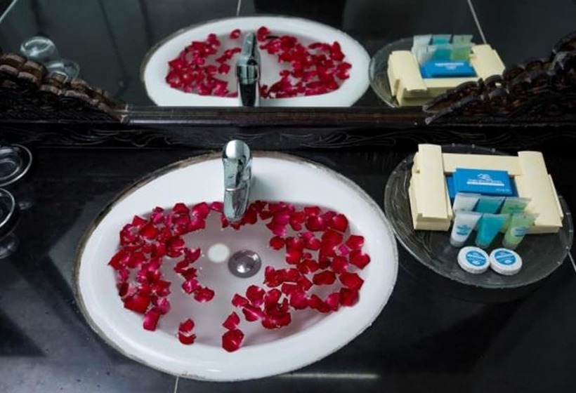 اتاق سوپریور, Thiri Hpa An