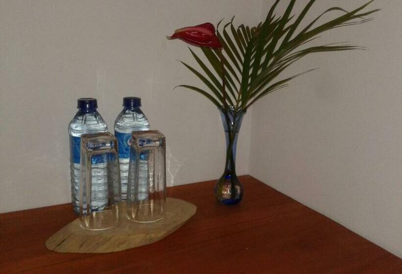 スタンダードルーム, Wild Hut Habarana