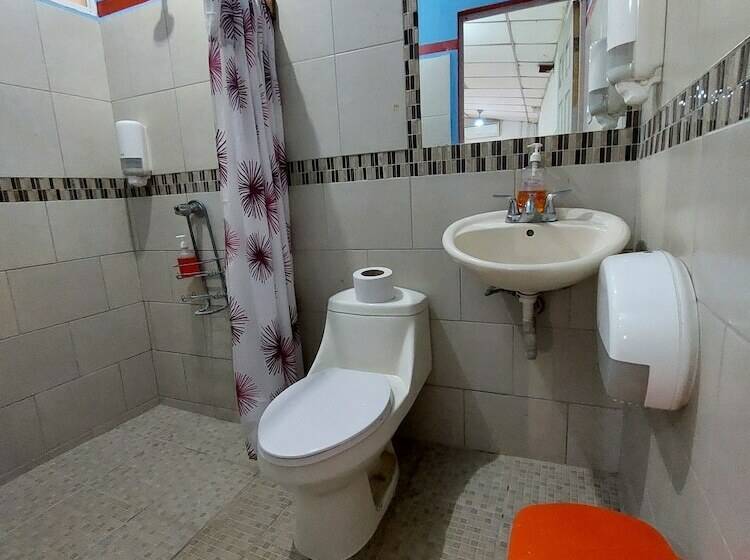 스탠다드 트리플 룸, Hostal Ruinas De San Sebastián