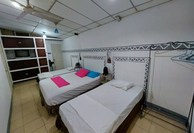 스탠다드 트리플 룸, Hostal Ruinas De San Sebastián