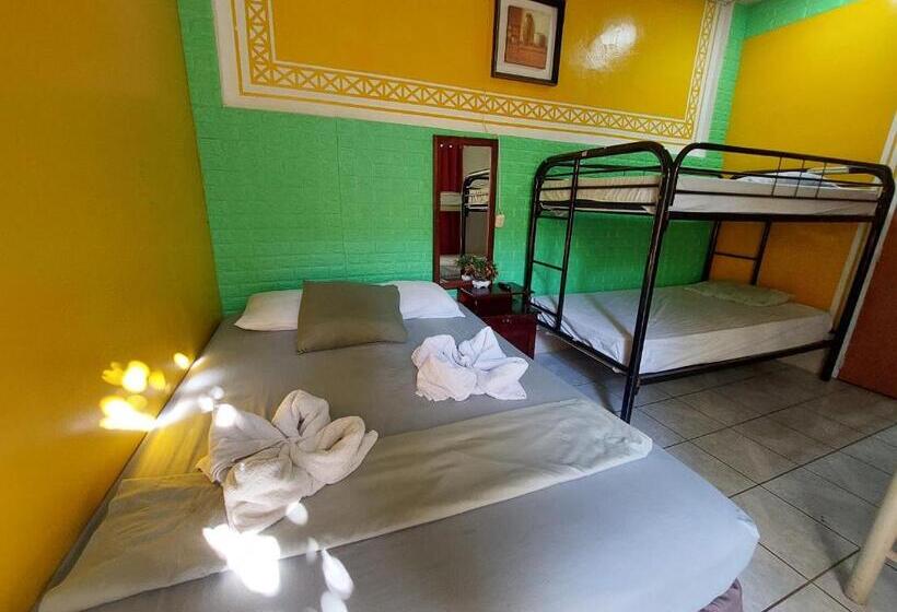 패밀리 룸, Hostal Ruinas De San Sebastián