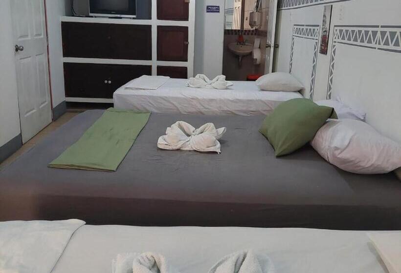 스탠다드 트리플 룸, Hostal Ruinas De San Sebastián