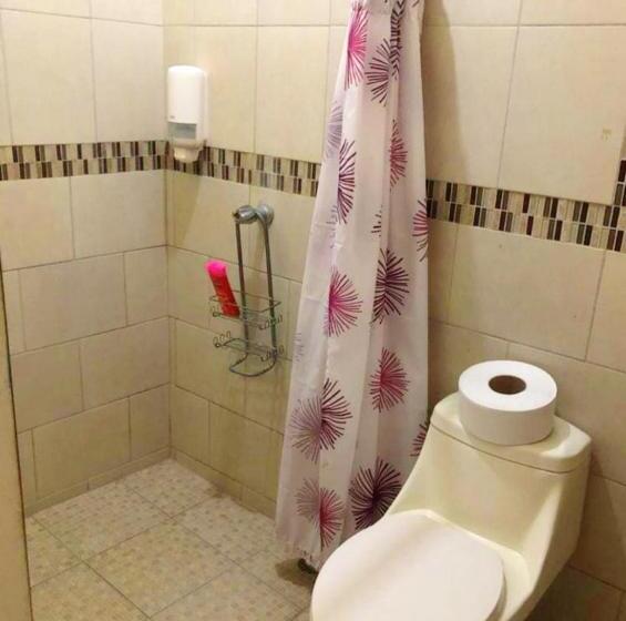 스탠다드 트리플 룸, Hostal Ruinas De San Sebastián