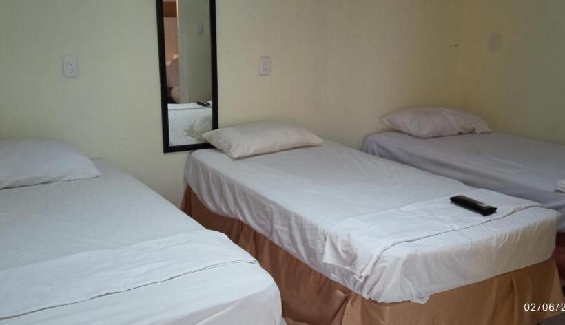 스탠다드 트리플 룸, Hostal Ruinas De San Sebastián