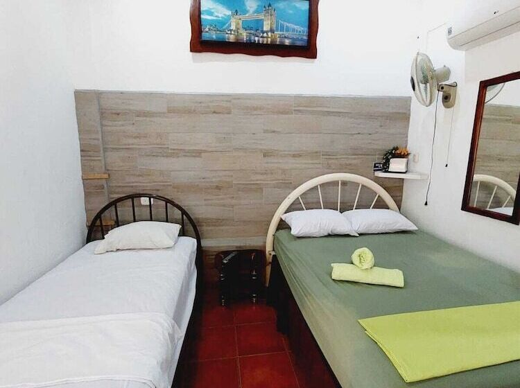 스탠다드 트리플 룸, Hostal Ruinas De San Sebastián