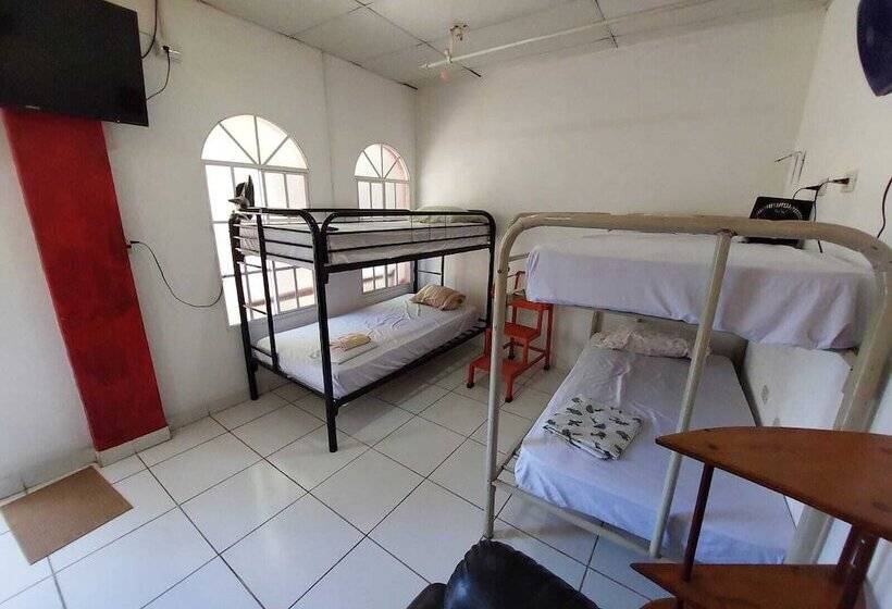 스탠다드 트리플 룸, Hostal Ruinas De San Sebastián
