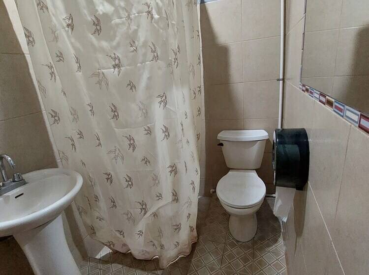 스탠다드 트리플 룸, Hostal Ruinas De San Sebastián