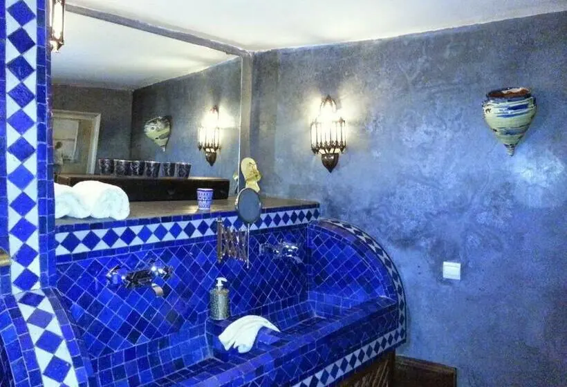 اتاق خانوادگی, Les Bains De Fez Tara