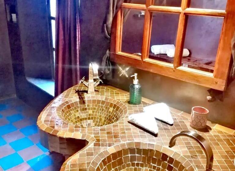 اتاق سوپریور با تخت بزرگ, Les Bains De Fez Tara