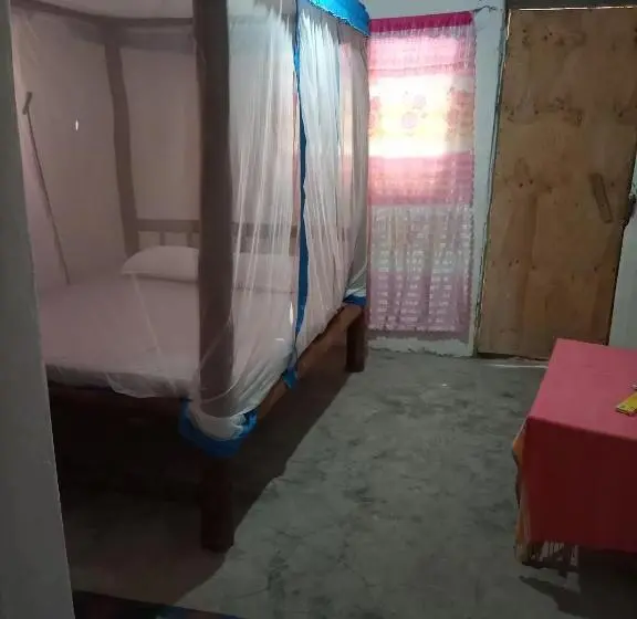 اتاق خانوادگی, Mida Creek Eco Camp