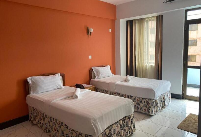 חדר אקונומי, Panama Inn