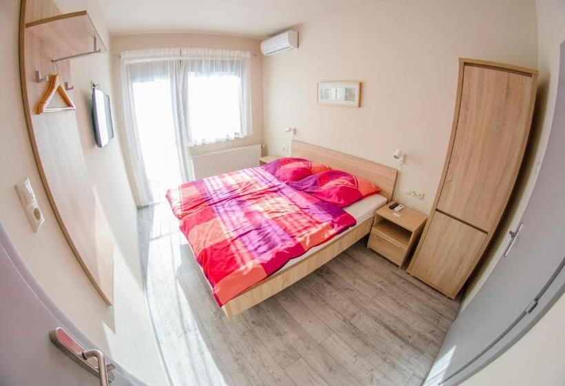 غرفة قياسية سرير كينج, Kolibri Panzió