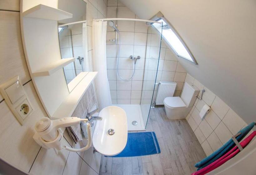 غرفة قياسية, Kolibri Panzió