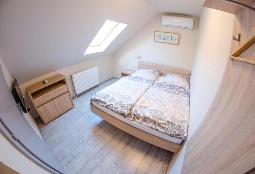 غرفة قياسية, Kolibri Panzió