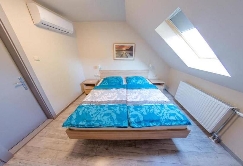 غرفة قياسية, Kolibri Panzió