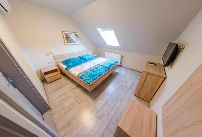 غرفة قياسية, Kolibri Panzió