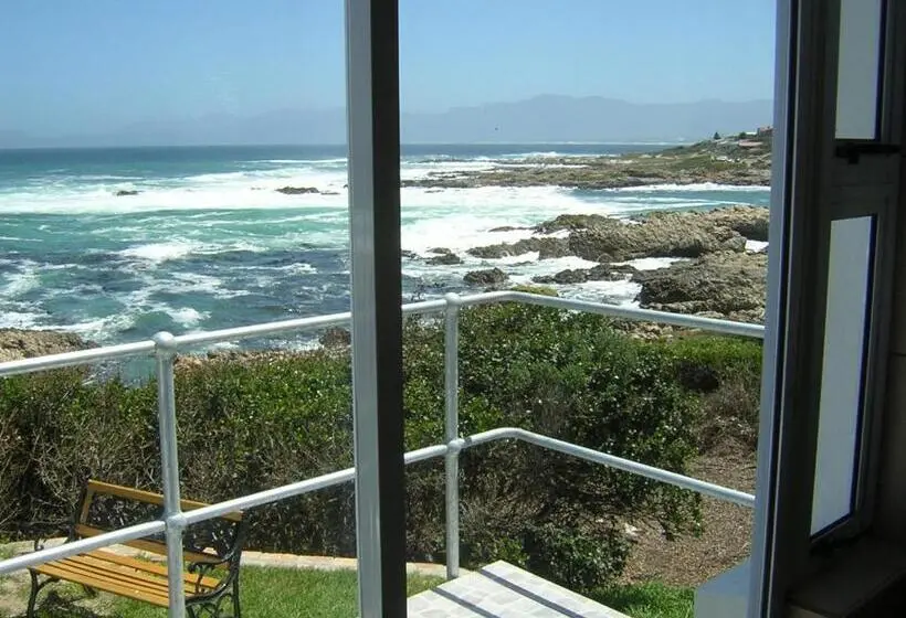 オーシャンビューデラックスルーム, On The Rocks Guesthouse
