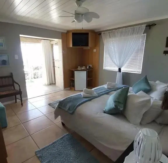 オーシャンビューデラックスルーム, On The Rocks Guesthouse