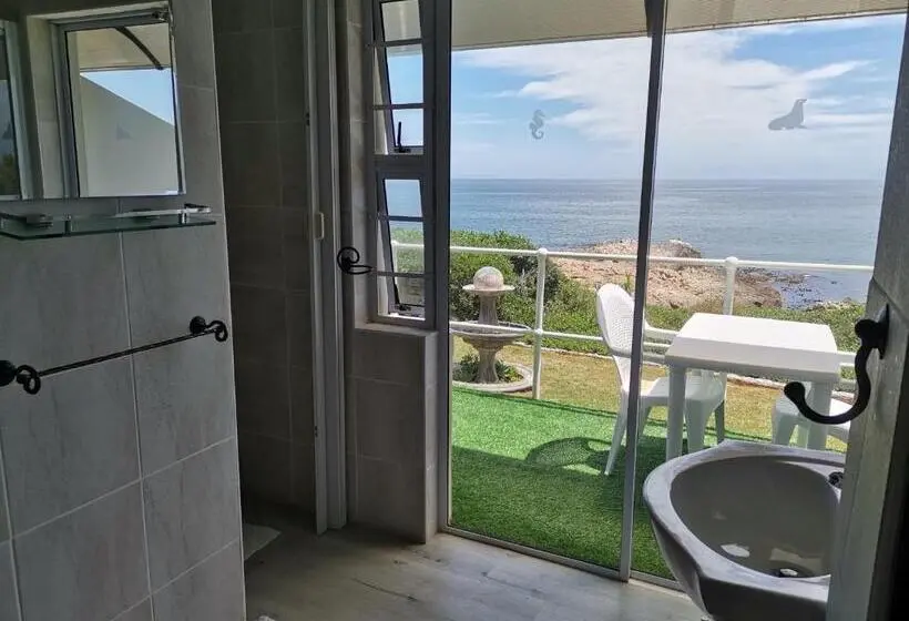 オーシャンビューデラックスルーム, On The Rocks Guesthouse