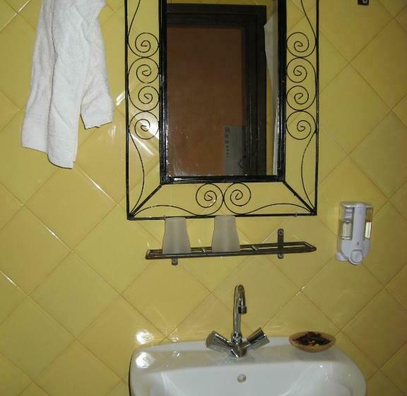 Quarto standart individual, Auberge Tinit