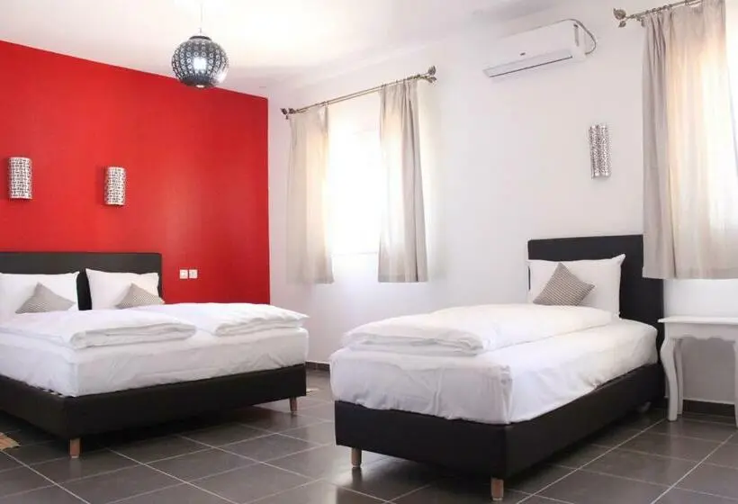 اتاق استاندارد سه نفره, Auberge Tinit