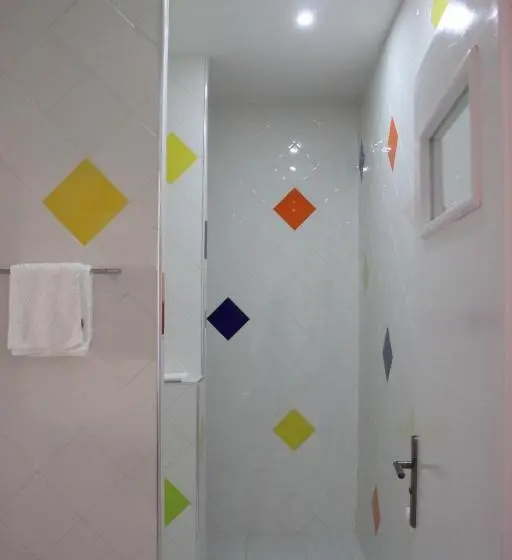 اتاق استاندارد سه نفره, Auberge Tinit