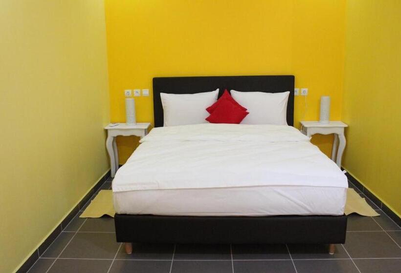 Quarto Triplo Standart, Auberge Tinit