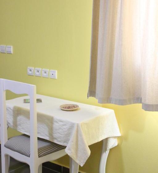 غرفة قياسية ثلاثية, Auberge Tinit
