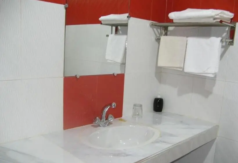 اتاق راحتی, Auberge Tinit
