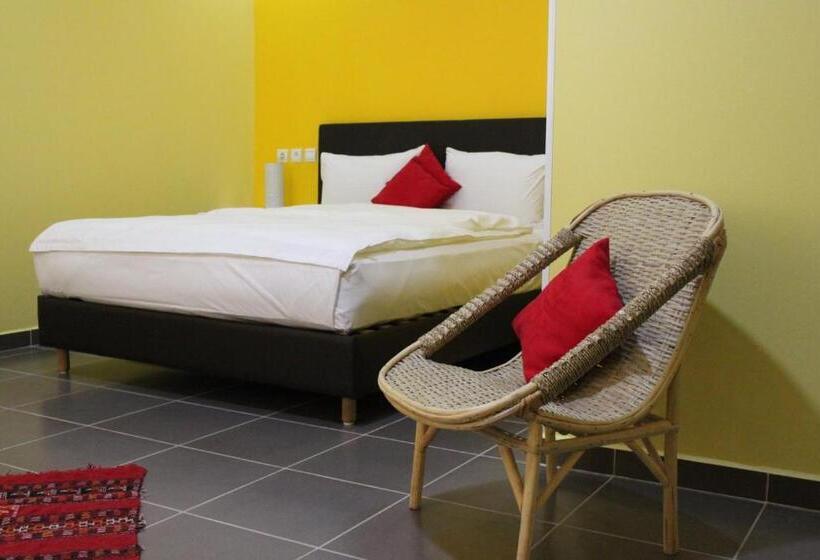 Quarto Triplo Standart, Auberge Tinit