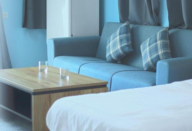 패밀리 방갈로, Hôtel Mandy